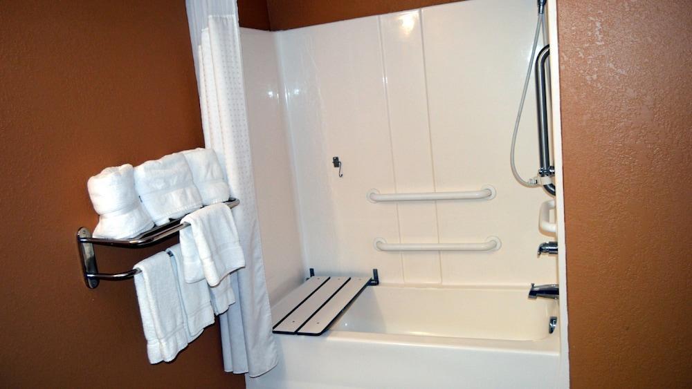 Express & By Ihg Hotel Suffolk